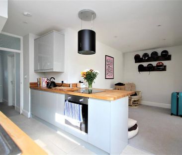 3 bedroom detached house to rent - Photo 5