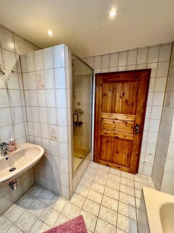 Gepflegte Doppelhaushälfte mit fünf Zimmern und Einbauküche in Bad Dürkheim - Foto 5