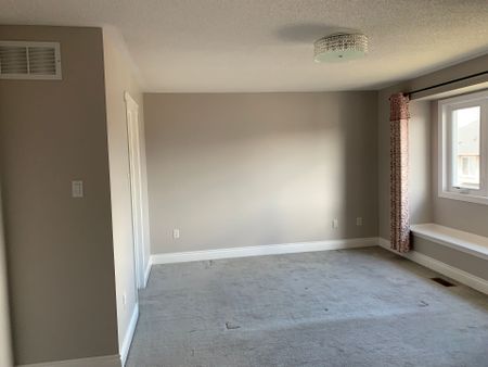 For Lease - 1328 Goldhawk Trail, Oakville, Ontario - Photo 4