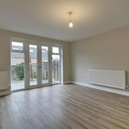 Howerts Close, Warsash, Southampton, SO31 - Photo 1