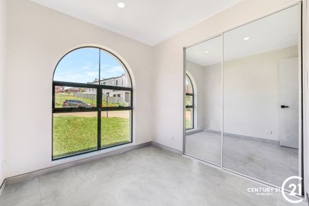 Prime Location! - Photo 3