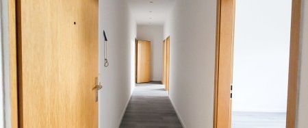 Tolle Lage - sanierte Wohnung - 2-Räume + Bad und Küche auf der Rathenaustraße in Annaberg!! - Foto 1