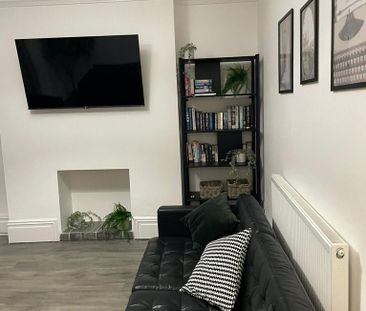 8 bedroom terraced house to rent - Photo 3