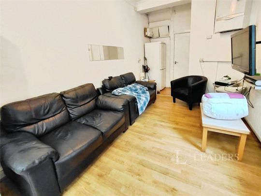 6 bedroom house to rent Standish Road, Manchester, M14 - Photo 1