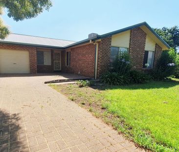 66 Sturt Circle, Dubbo, NSW 2830 - Photo 4