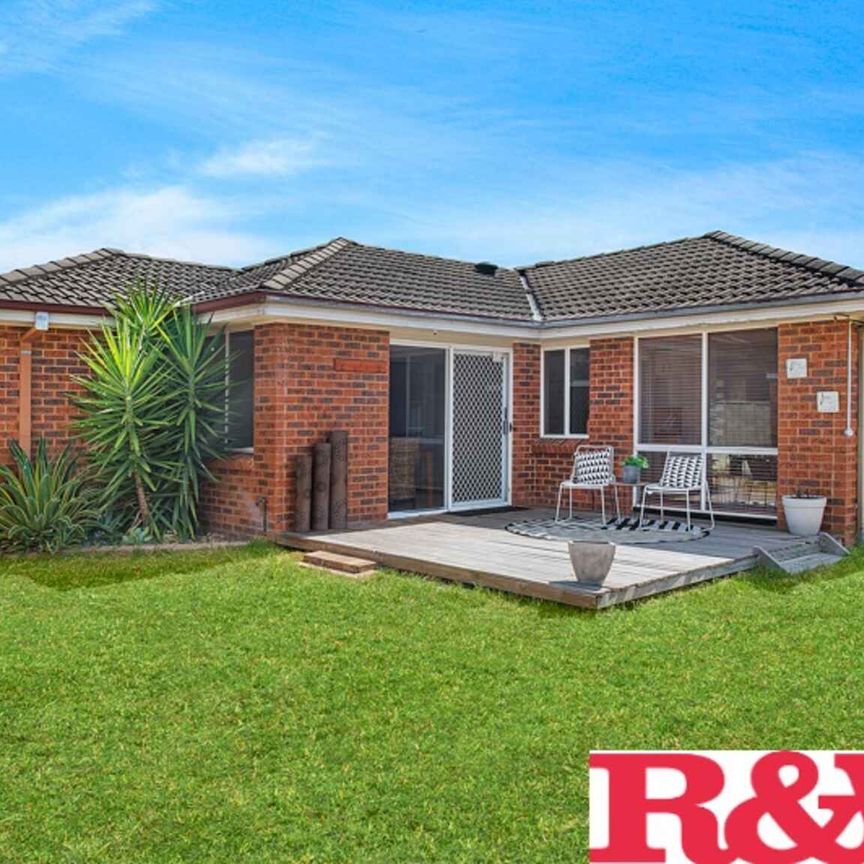 SPACIOUS FAMILY HOME !! - Photo 1