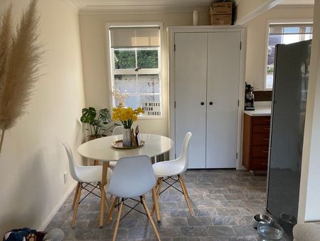 Charming 2BR Epsom Unit in double Grammar zone - Photo 5