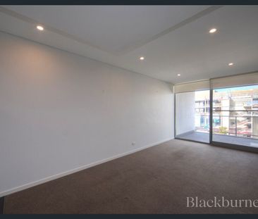 MODERN ONE BEDROOM APARTMENT - Photo 4