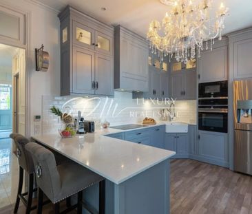 Vivre à Eze : Villa familiale avec beau jardin, piscine et annexe - Photo 5