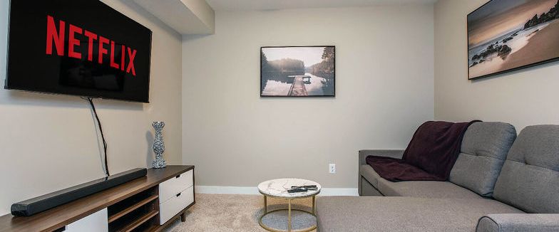 "Charming 1-Bedroom Walkout Basement Suite | 750 sq ft | Ideal Living Space" | Edmonton - Photo 1