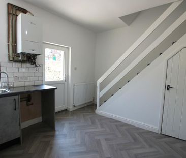 2 bedroom terraced house to rent - Photo 4