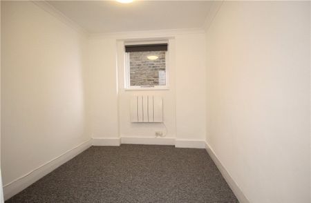 Blakesley Avenue, Ealing, London, UK, W5 2DN - Photo 4