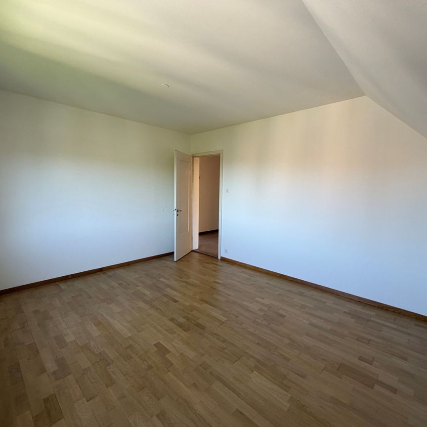 Central and bright apartment in a well-maintained neighborhood, limited to 1 year. - Photo 1