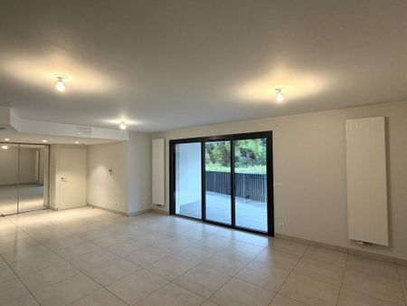 Location Appartement 4 pièces 99m² CHAMBERY 73000 - Photo 2