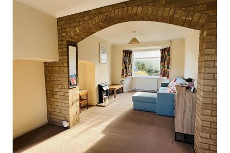 3 bedroom semi-detached house to rent - Photo 2