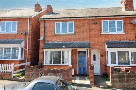 Room in a Shared House, Chester Street, RG30 - Photo 2