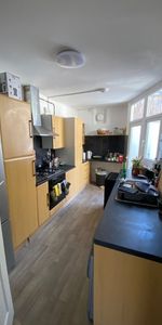 4 Bed Semi-Detached House, Dugar Walk, BS6 - Photo 3