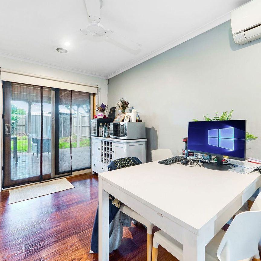 ✨ Comfortable & Well-Located Family Home in Cranbourne West! - Photo 1