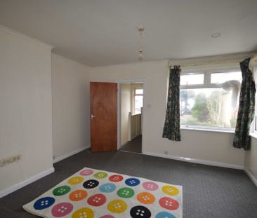 Grantham Garden, Marks Gate - Photo 3