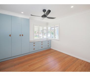 Charming Family Home in Quiet Street - Photo 5