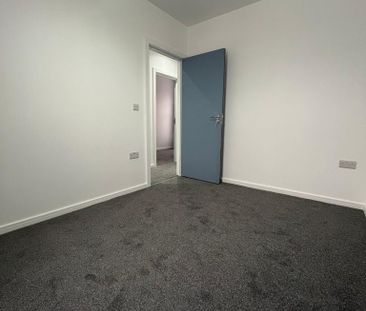 4 bedroom semi-detached house to rent - Photo 5