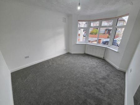 4 bedroom semi-detached house to rent - Photo 3