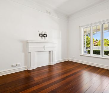 Elegance, Character & Picturesque - Photo 6