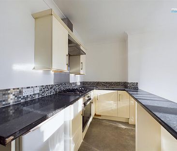 Two bedroom apartment, with small courtyard area, close to Brighton station and shops, pubs and food eateries on London Road. Offered to let un-furnished. Available 2nd July 2024. - Photo 3