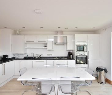 2 bedroom maisonette to rent - Photo 5