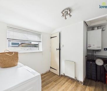 2 bedroom Terraced House To Let - Photo 3