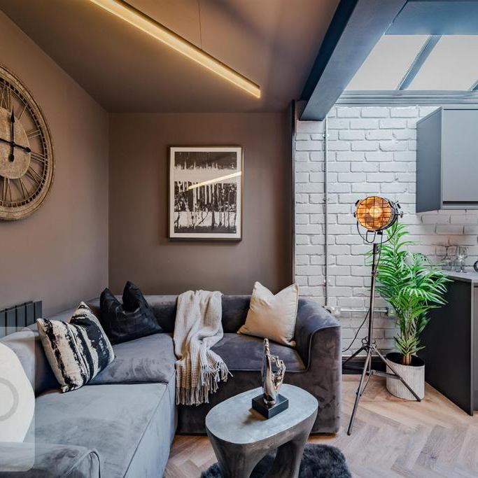 1 bedroom in a house share to rent - Photo 1