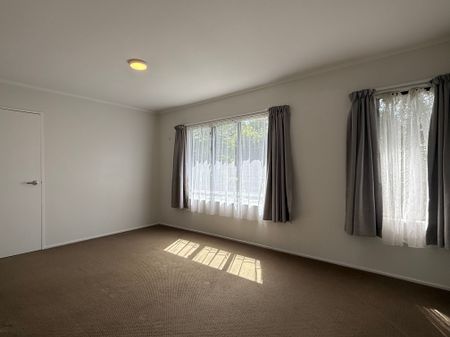 Versatile Dual-Living Home - Ideal for Large Families or Shared Living - Photo 4