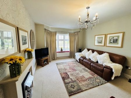 Crawley Down 5 bedroom house to rent - Photo 2