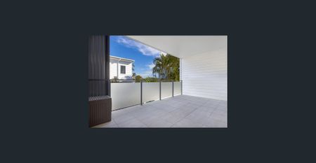 Beachside Living at its best only 200m to Warana beach - Photo 4