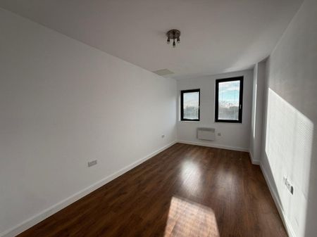 PETERBOROUGH - Photo 3