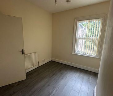 3 Bed Terraced House, Ridgway Road, LU2 - Photo 2