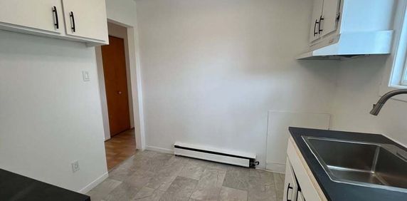BEAU 4 1/2 | CHAUFFAGE & EAU CHAUDE - Photo 2