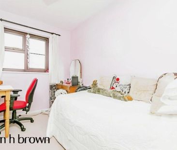 California Close - Photo 1