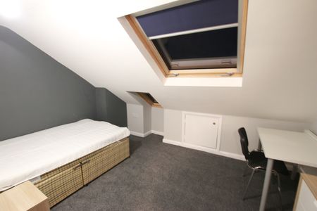 6 Bed Terraced House, Grange Avenue, RG6 - Photo 5