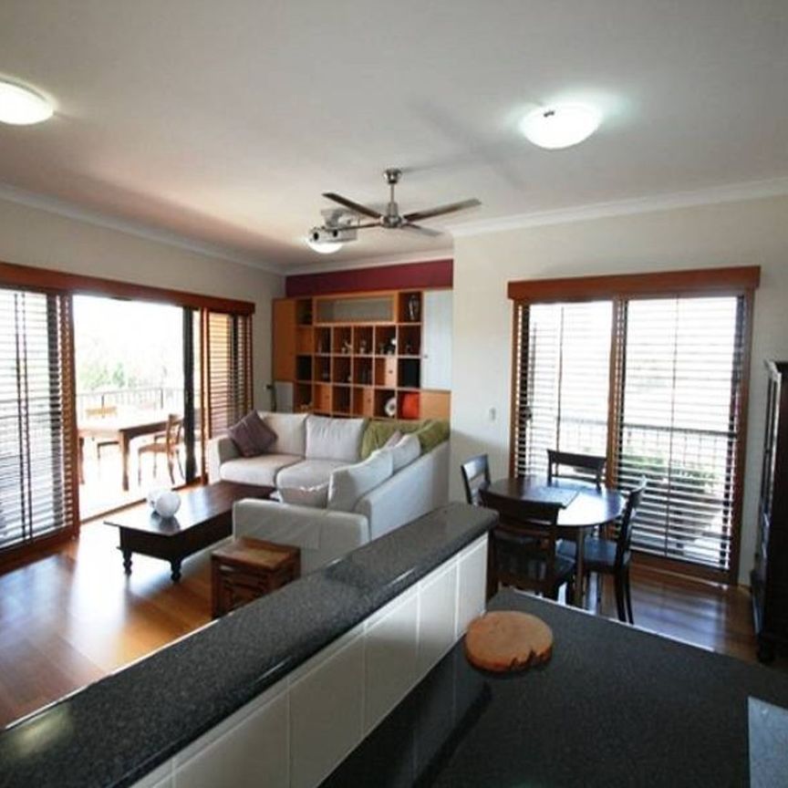 Spacious 3 Bedroom Unit - Chevron Island - Photo 1