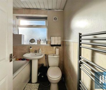 3 bedroom end of terrace house to rent - Photo 4