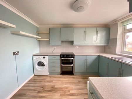 Lynchford Road, Farnborough, GU14 - Photo 2