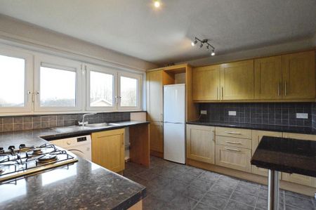 3 bedroom flat to rent - Photo 5