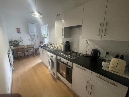 1 bedroom in a house share to rent - Photo 4