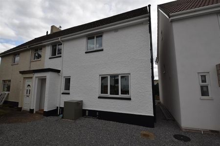 4 bedroom semi-detached house to rent - Photo 3