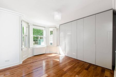 3 bedroom flat to rent - Photo 4