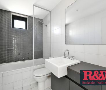 Modern Apartment Offering Comfort & Convenience - Photo 5