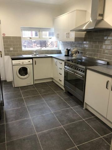 4 bedroom terraced house to rent - Photo 2