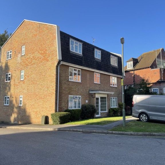 Heathside Road, Woking - Photo 1