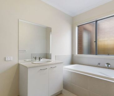 Heart of Thornhill Park - Photo 5